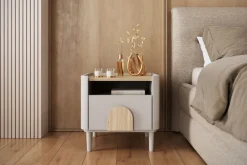 Bogart Szafki I Regały Do Pokoju Młodzieżowego|Szafki Nocne Do Pokoju Młodzieżowego*AMILIO SZAFKA NOCNA 50 1SZ - cashmere / dąb olejowany / uchwyty dąb jasny / nogi cashmere