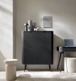 Piaski Komody Do Jadalni|Komody Do Salonu*Komoda wysoka dwudrzwiowa z lamelowymi frontami Zova czarna