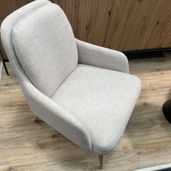 Hauss Fotele Do Biura|Fotele Do Sypialni*Wygodny fotel na drewnianych nogach Oliver Leo 03